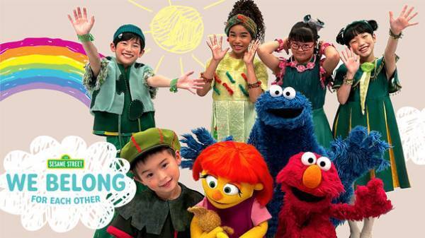 セサミストリート×東京タワーの初コラボイベント「We Belong」　東京タワーで3月24日(金)よりスタート　世界初40匹“セサミストリートのカラフル鯉のぼり”　日本版オリジナルミュージックビデオ放映、期間限定ポップアップストアの登場！4月2日「世界自閉症啓発デー」には東京タワーがブルーに点灯