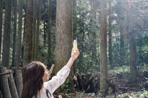 熊本県阿蘇の温泉水と「小国杉」の天然精油を配合した“旅するバスオイル”nukka、3月15日から販売開始