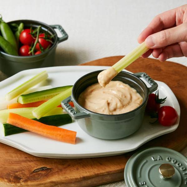 仏鋳物ホーロー鍋ストウブ　新色「ユーカリ」を発売