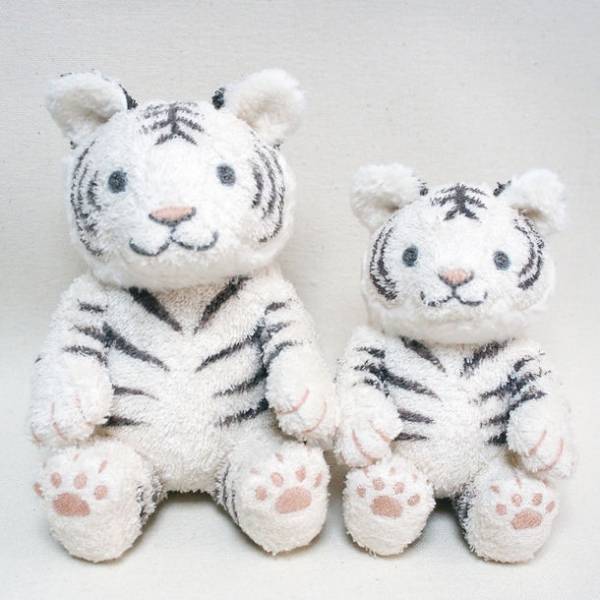「ホワイトタイガーのぬいぐるみ」を公式通販サイトで3月22日(水)に販売開始！～オーガニックコットン100％　ベンガラ型染め～