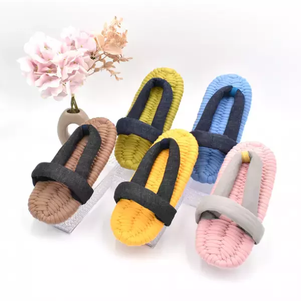 ドレス足袋ソックス専門店が“心温まる感謝の気持ち”を伝える「母の日布ぞうりギフト」を3月23日から発売！～ 実用性抜群の甲ストラップ布ぞうりを日常の履物として ～