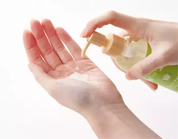 初夏の澄み*ツヤ肌をつくる“茶の実油*1”配合クレンジング。「ティーセラムクレンジングオイル」4月22日より数量限定発売！