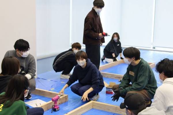 4月から芝浦工業大学の教授に就任する建築家 坂 茂氏と本学学生によるトルコ・シリア大地震支援プロジェクト(仮設住宅建設への寄付のお願い)