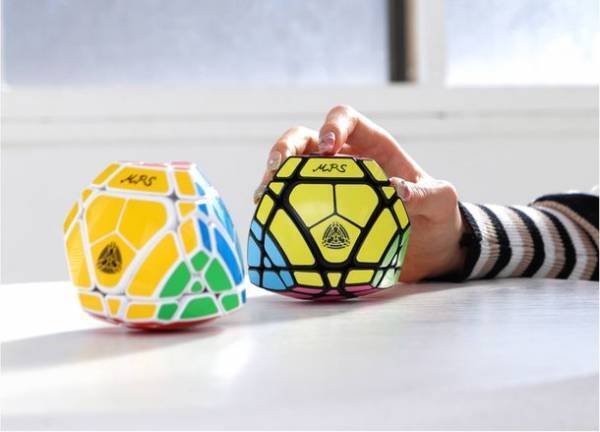 解ければIQ130以上！？難しすぎる変形八面体パズル登場！世界30か国に先駆け日本で販売開始！