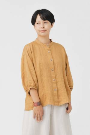 石見銀山周辺の里山の植物を染料に用いた、『里山パレット』シリーズの新作アパレルラインを「石見銀山 群言堂」店舗と公式オンラインストアで発売