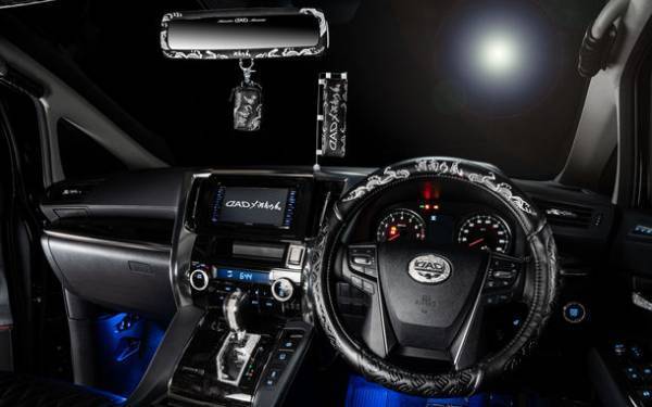 湘南乃風デビュー20周年を記念したカーアクセサリーブランド『D.A.D』とのコラボアイテムが全国店舗で4月より発売