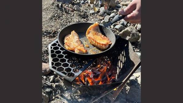 まるで聖火台！わずか800gの軽量焚火台を2023年3月25日(土)からMakuake(マクアケ)にて先行発売開始！