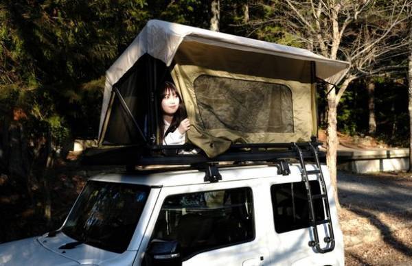 ルーフテントやサイドオーニングを格納した3WAYルーフラック！小さな隠れ家“TiNY HydEouT”の新機種が今春発売