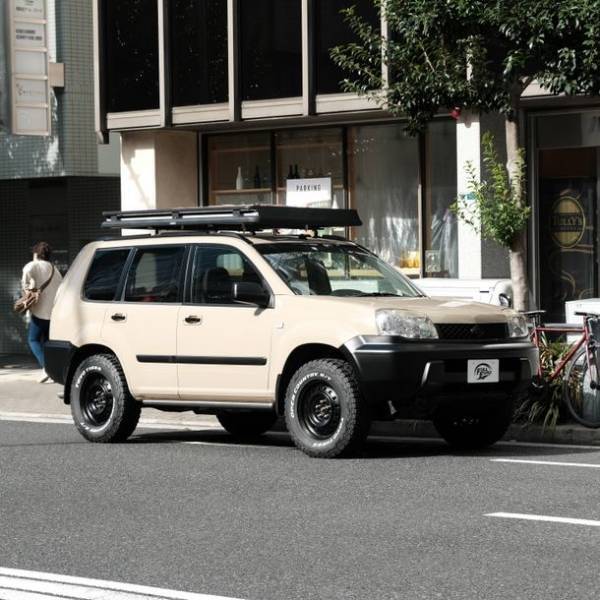 ルーフテントやサイドオーニングを格納した3WAYルーフラック！小さな隠れ家“TiNY HydEouT”の新機種が今春発売