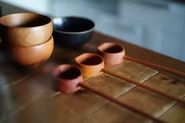 まるで柄杓のような、美しいお玉『OTATE』新発売　SNS総フォロワー50万人、古民家暮らしYouTuber“奥平ベース”が手がける新プロダクト