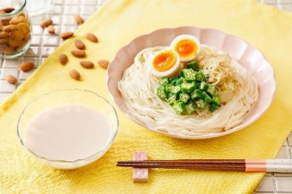 日本市場に誕生して、アーモンドミルクは10年！10年間で販売量は約30倍、販売金額は約22倍へと成長　今見直される、アーモンドの魅力は「健康」と「美味しさ」