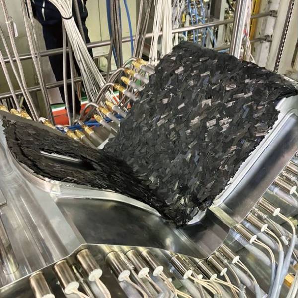 世界的インテリアデザイナー「喜多俊之」氏がデザイン監修　炭素繊維複合材料を活用したインテリアチェアを発表