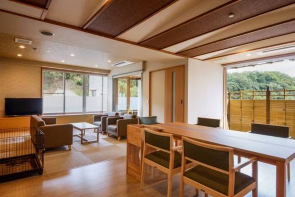 大阪市内から移動時間をかけずに愛犬(小型犬)とお泊り温泉旅行　伏尾温泉「不死王閣」から『愛犬と一緒に泊まれる客室』が誕生！