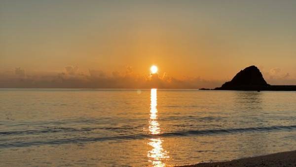 映画のセット？！のような異国情緒あふれる街並みを楽しもう！様々な映画やMV等の撮影で“聖地巡礼地”として注目の「沖縄・金武町」が、国会でも話題になりSNSの検索数が3倍に！