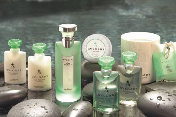 【ホテルザグランデ心斎橋】10,000本のフラワーアートで彩られた“SNS映え”間違いなしのコンセプトルーム「The Bouquet ザ ブーケ」誕生