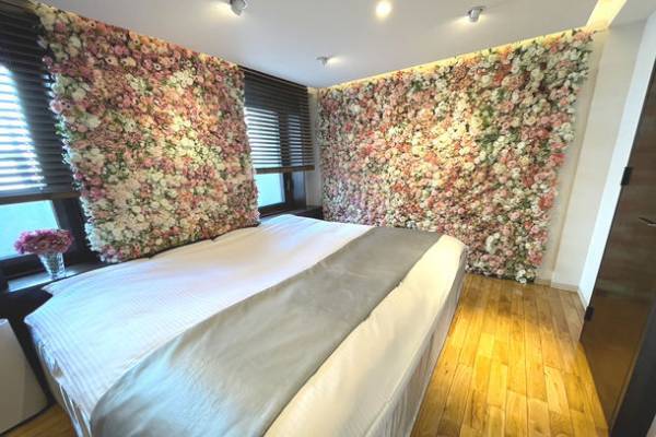 【ホテルザグランデ心斎橋】10,000本のフラワーアートで彩られた“SNS映え”間違いなしのコンセプトルーム「The Bouquet ザ ブーケ」誕生