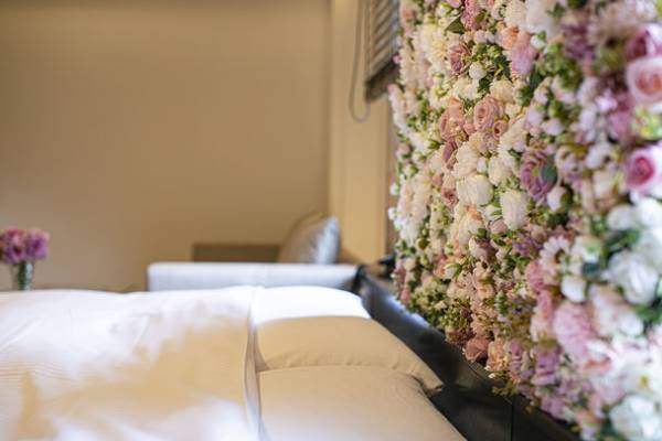 【ホテルザグランデ心斎橋】10,000本のフラワーアートで彩られた“SNS映え”間違いなしのコンセプトルーム「The Bouquet ザ ブーケ」誕生