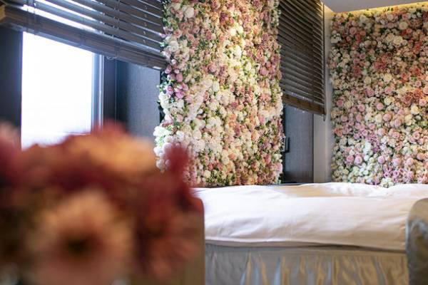 【ホテルザグランデ心斎橋】10,000本のフラワーアートで彩られた“SNS映え”間違いなしのコンセプトルーム「The Bouquet ザ ブーケ」誕生