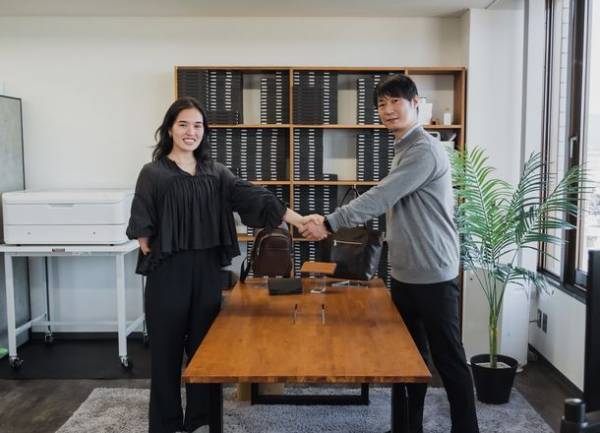 革製品を販売するステータシー株式会社、元パラ水泳日本代表の一ノ瀬メイ氏とパートナー契約を締結