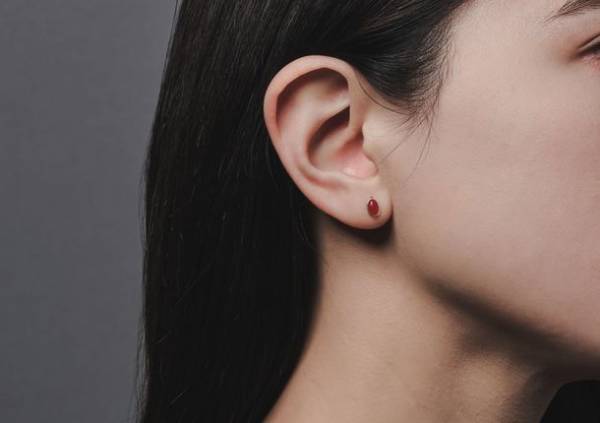 深海300mで採れる希少石「血赤珊瑚」ジュエリー　応援購入サービスで目標を達成！！HP同時リニューアルも。