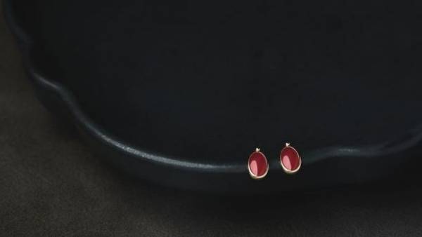 深海300mで採れる希少石「血赤珊瑚」ジュエリー　応援購入サービスで目標を達成！！HP同時リニューアルも。