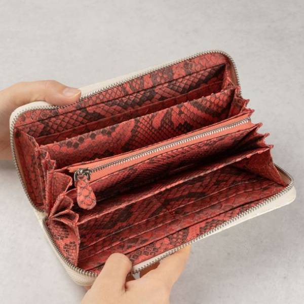 ミスオーダーから作られたエキゾチックレザーが大人気？高まる本革需要にこたえるエキゾチックレザーや本革製品の種類増加。