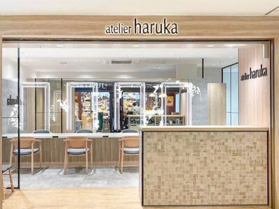 JR静岡駅直結のヘアメイク専門店「アトリエはるか プラスアイラッシュ アスティ静岡店」が2023年4月6日(木)に移転リニューアルオープン！