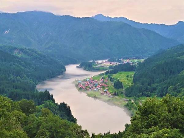 原風景がのこる奥会津に流れる只見川でカヤックに揺られながら自然を満喫できる「霧幻峡カヤックツアー」が4月29日提供開始