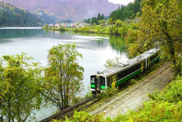 原風景がのこる奥会津に流れる只見川でカヤックに揺られながら自然を満喫できる「霧幻峡カヤックツアー」が4月29日提供開始