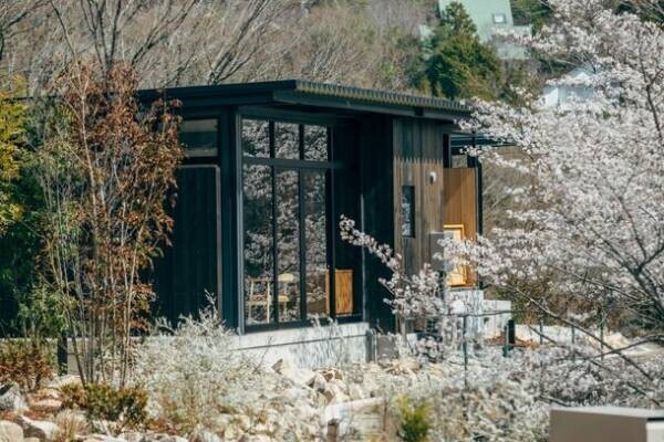 ≪グランドオープン≫兵庫県 東条湖 丹波篠山周辺に、森のヴィラ「GLAMP CABIN (グランキャビン)」が満開の桜とともにオープン！