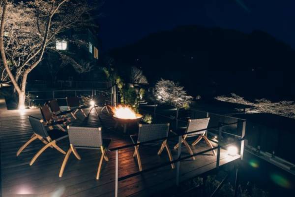 ≪グランドオープン≫兵庫県 東条湖 丹波篠山周辺に、森のヴィラ「GLAMP CABIN (グランキャビン)」が満開の桜とともにオープン！