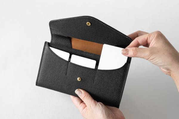 【新商品】もう財布の中がゴチャらない！お札と小銭を自動で仕分ける「ずぼらな財布」が販売開始