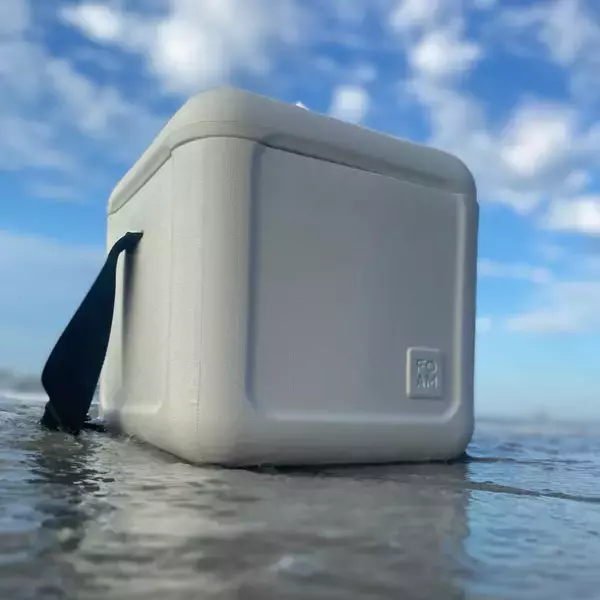 日本初上陸！［米国特許申請中］水に浮かぶ軽くて頑丈な最新素材使用のクーラーボックス「FOAM フォーム」　4/12(水)12時よりMakuakeにて先行予約販売開始