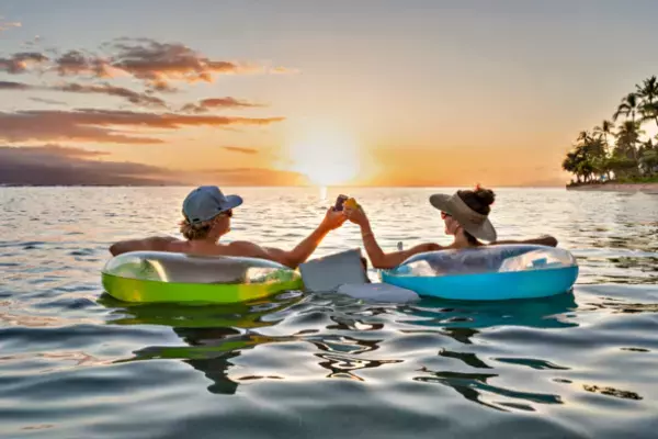 日本初上陸！［米国特許申請中］水に浮かぶ軽くて頑丈な最新素材使用のクーラーボックス「FOAM フォーム」　4/12(水)12時よりMakuakeにて先行予約販売開始