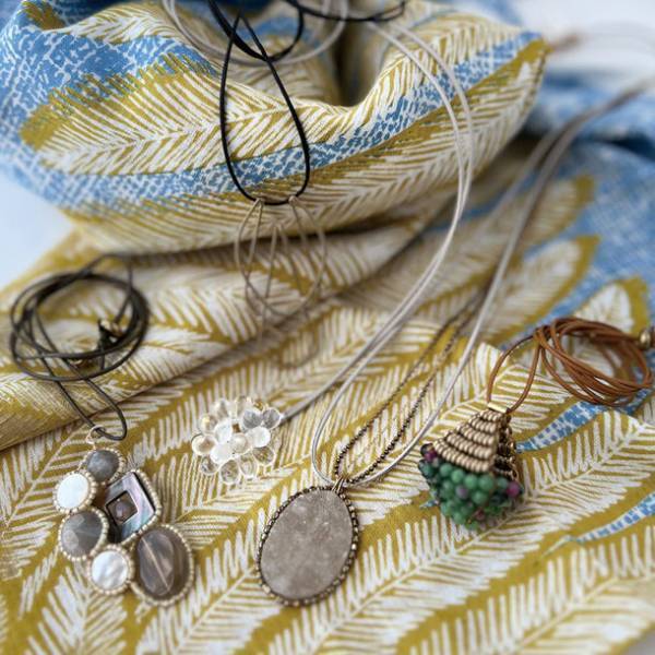 母の日の贈り物にストレスフリーのペンダントを特集＆全商品送料無料キャンペーンを開催