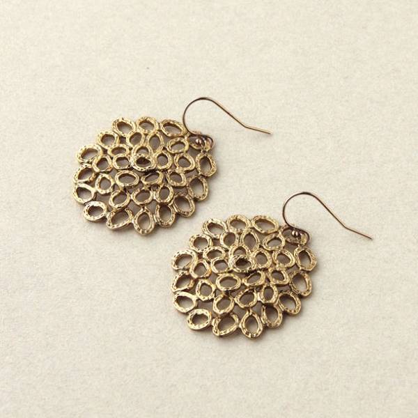 母の日の贈り物にストレスフリーのペンダントを特集＆全商品送料無料キャンペーンを開催