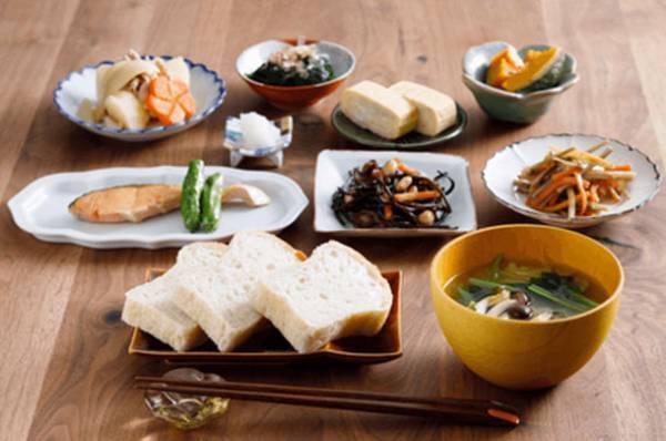 Lulumilk(ルルミルク)、4月12日「パンの記念日」を記念して食パンプレゼントの応募受付を4月30日まで実施