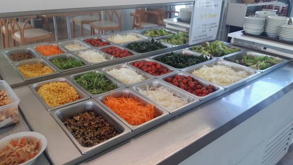 福岡・糸島「グローウェルカフェ」オープン15周年記念感謝祭！おさつポークウインナー＆フランクフルトを100円で数量限定販売