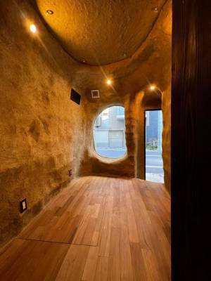 自分自身を表現する四坪の空間「RYOZAN PARK HOKORA」が大塚駅近くにオープン　1年52週、表現者が週替わりで展示