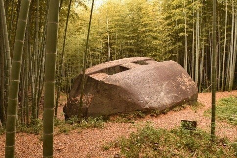 【奈良交通】大和路再発見バスツアー「奈良まほろばソムリエ・雑賀耕三郎先生と行く古墳石室に入る旅」について