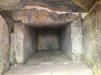 【奈良交通】大和路再発見バスツアー「奈良まほろばソムリエ・雑賀耕三郎先生と行く古墳石室に入る旅」について