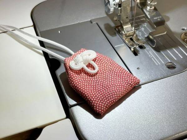 廃棄着物×廃棄宝石のコラボで価値の再発見　宝石を入れるお守り袋を4月13日に発売