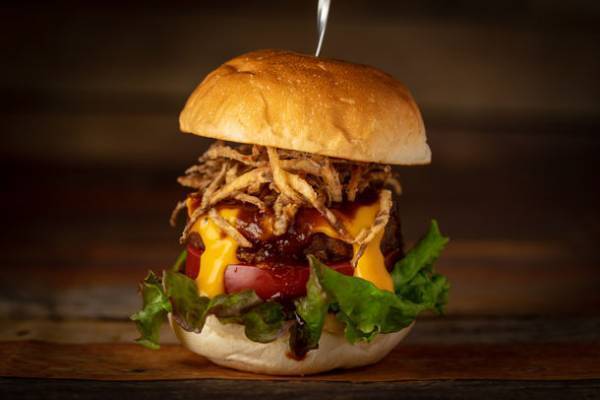 長野の新観光施設「蓼科BASE」内で、ヴィーガンバーガー専門店のripple蓼科店が4月17日にグランドオープン！