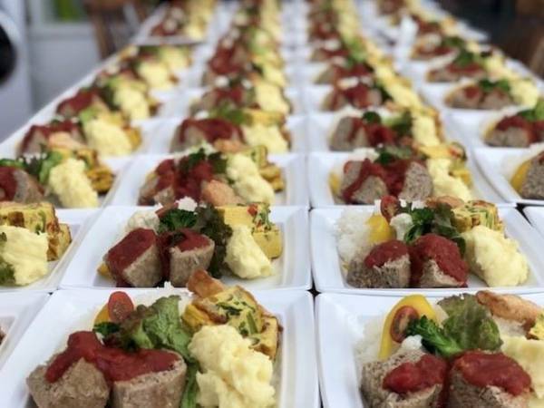 民間学童ウィズダムアカデミーの特製弁当が4月からサービス拡大！校舎内の夕食を平日毎日提供　人気のランチと夕食は一般販売開始　「ウィズダムデリwith Risako's Table」