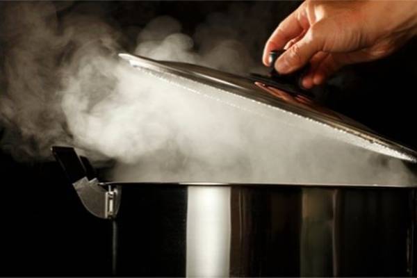 民間学童ウィズダムアカデミーの特製弁当が4月からサービス拡大！校舎内の夕食を平日毎日提供　人気のランチと夕食は一般販売開始　「ウィズダムデリwith Risako's Table」