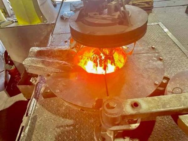 ソロキャンプで使いやすいコンパクトサイズの鋳物鉄板が登場　日本発売に先駆けモニタープレゼントキャンペーンを実施