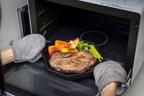 ソロキャンプで使いやすいコンパクトサイズの鋳物鉄板が登場　日本発売に先駆けモニタープレゼントキャンペーンを実施