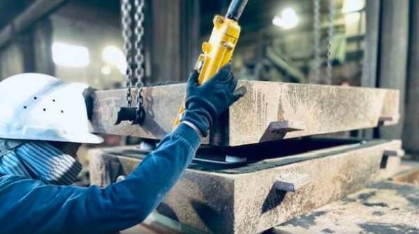 ソロキャンプで使いやすいコンパクトサイズの鋳物鉄板が登場　日本発売に先駆けモニタープレゼントキャンペーンを実施