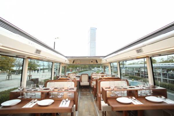 “金沢観光”古都金沢の街を、2階建てオープントップバスから一望！料亭旅館「金城樓」の懐石料理を堪能する、レストランバスツアーを開催