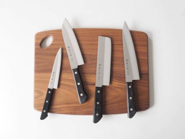 プロ向け包丁の切れ味をご家庭でも　家庭向け「藤次郎 BASIC シリーズ」を4/20に販売　～海外向け「藤次郎 鎧(GAI)シリーズ」も同時販売～